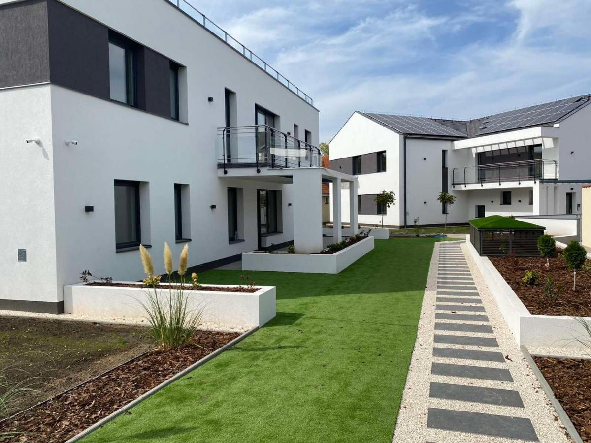 Oasis Apartman Hajduszoboszlo Exterior foto