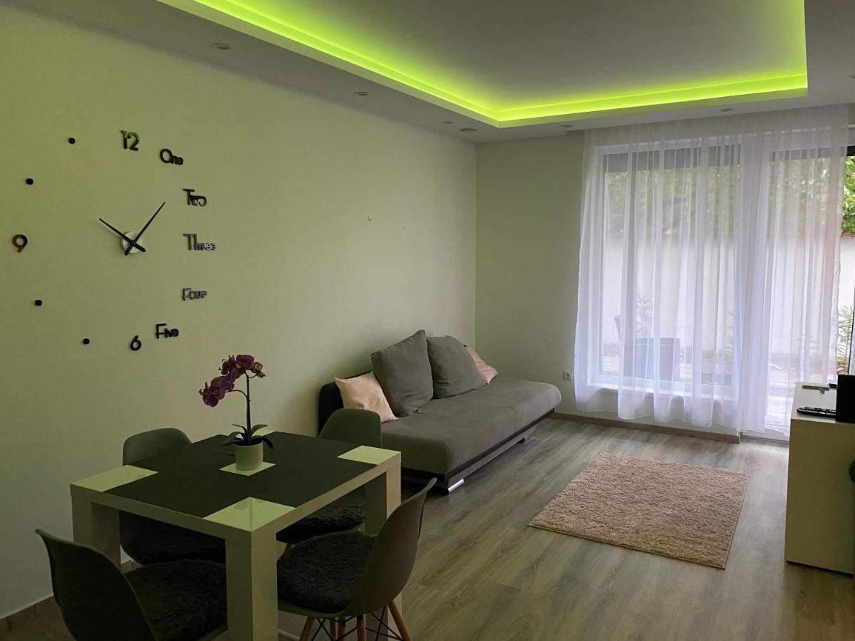 Oasis Apartman Hajduszoboszlo Exterior foto